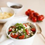 Средиземноморский салат с чечевицей и пшеном 
