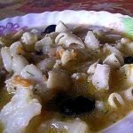 Рыбный суп с цветной капустой и маслинами