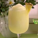 Бананово-ананасовый коктейль с мороженым