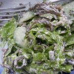 Салат с морской капустой и огурцами