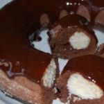 Шоколадный пирожное с творожными шариками