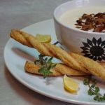 Грибной крем-суп с сырными палочками